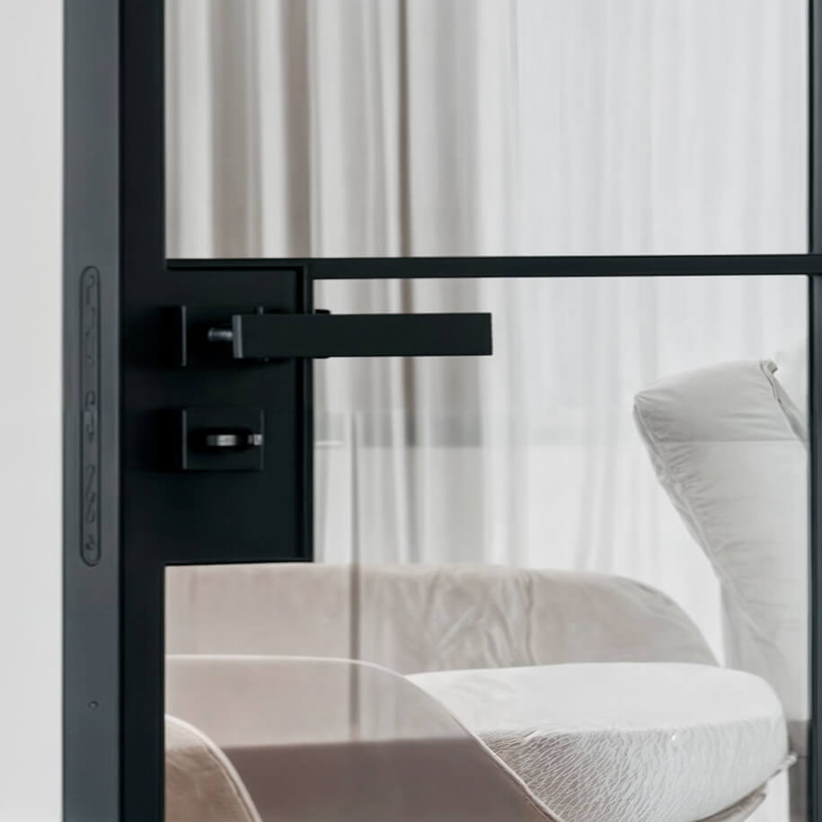 Воздушный интерьер с алюминиевыми системами Proxima